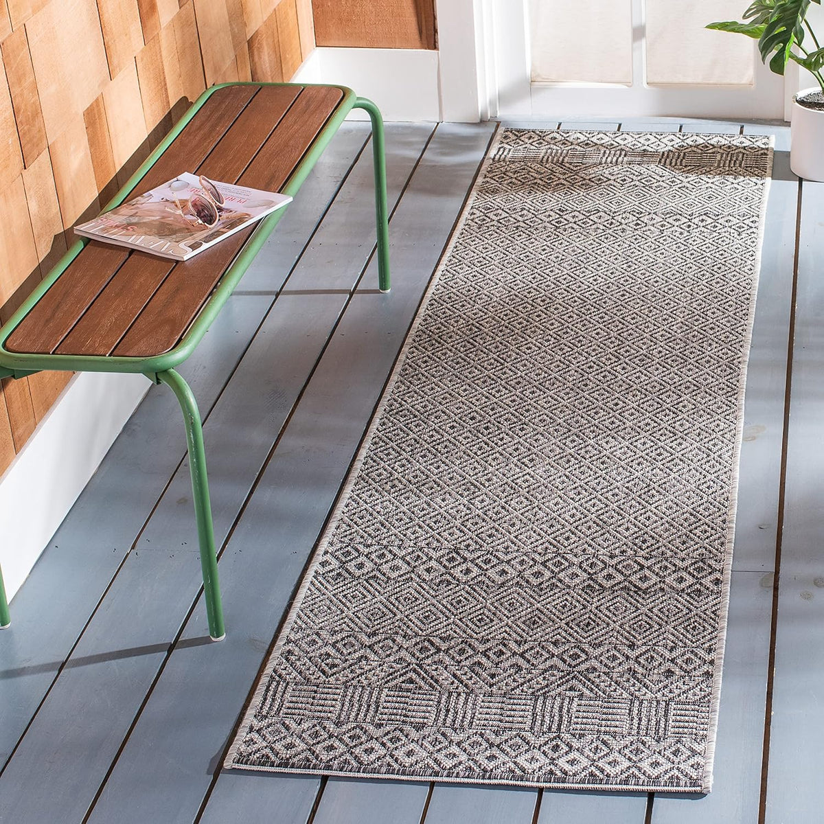 Ivory Green Round Indoor Outdoor Area Rug G98285