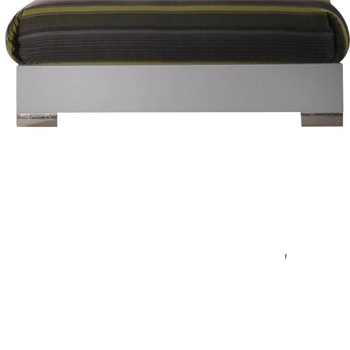 White Queen Size Wooden Bed with Crystal Accented Headboard X1335